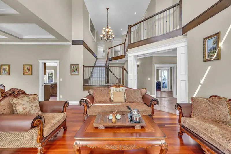 10683 164 STREET - photo 4 of 28