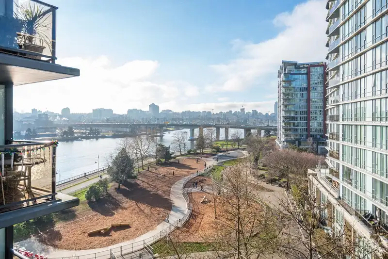 806 8 SMITHE MEWS - photo 1 of 24