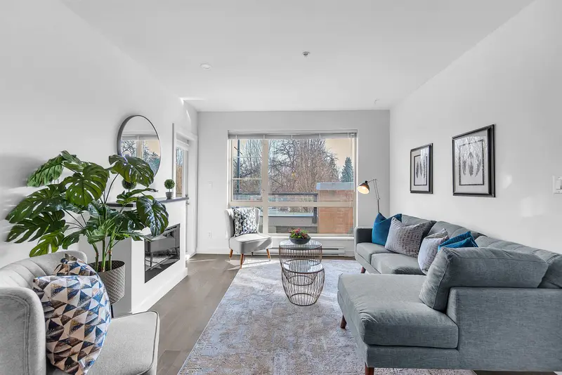 202 1330 MARINE DRIVE - photo 1 of 25