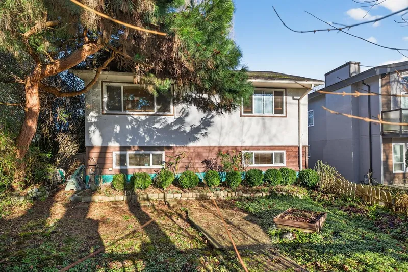 557 E 21ST AVENUE - photo 2 of 25