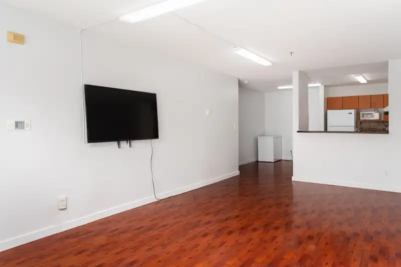 112 7800 ST. ALBANS ROAD - photo 4 of 18