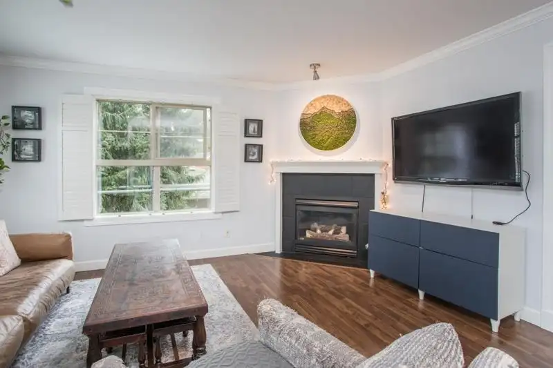 208 15325 17 AVENUE - photo 1 of 31
