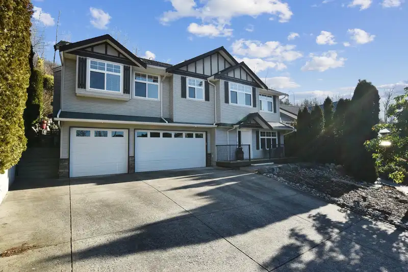3330 GOLDSTREAM DRIVE - photo 3 of 39