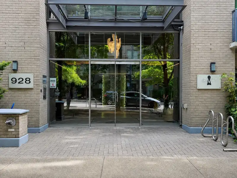 1702 928 RICHARDS STREET - photo 3 of 23