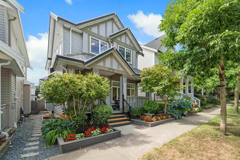 6719 193B STREET - photo 2 of 40