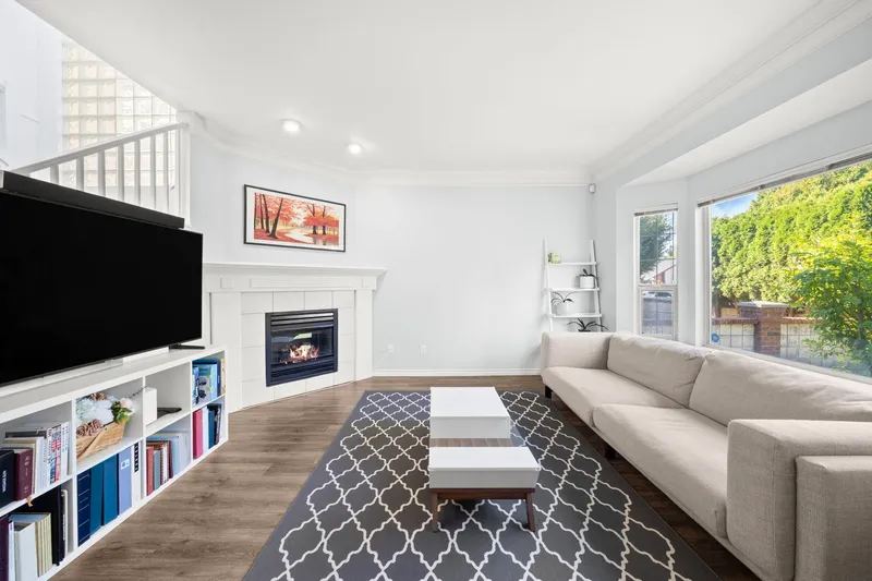 4380 NO. 5 ROAD - photo 4 of 25