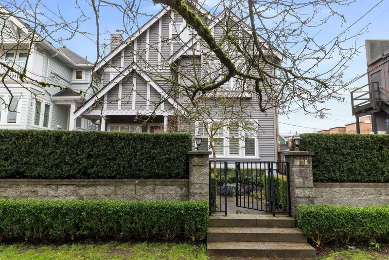 1732 KITCHENER STREET - photo 1 of 25