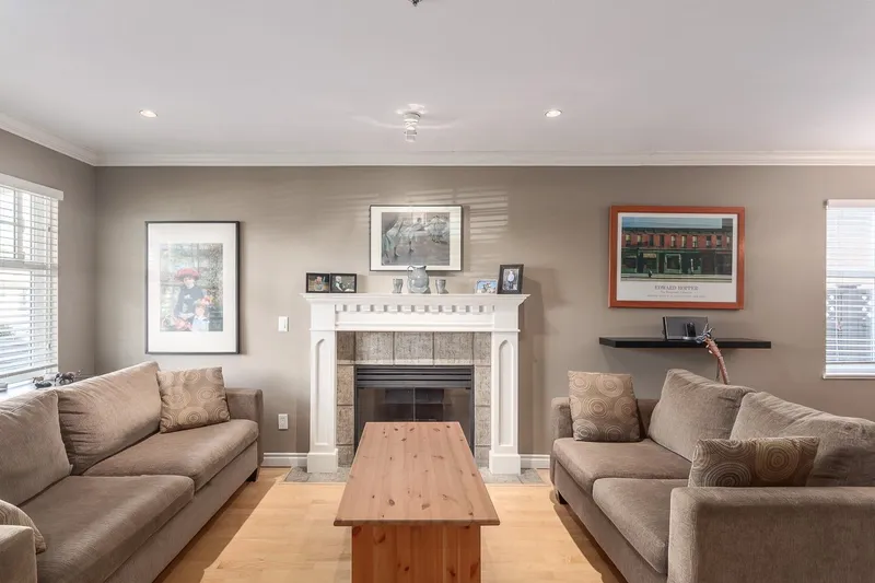 1732 KITCHENER STREET - photo 2 of 25