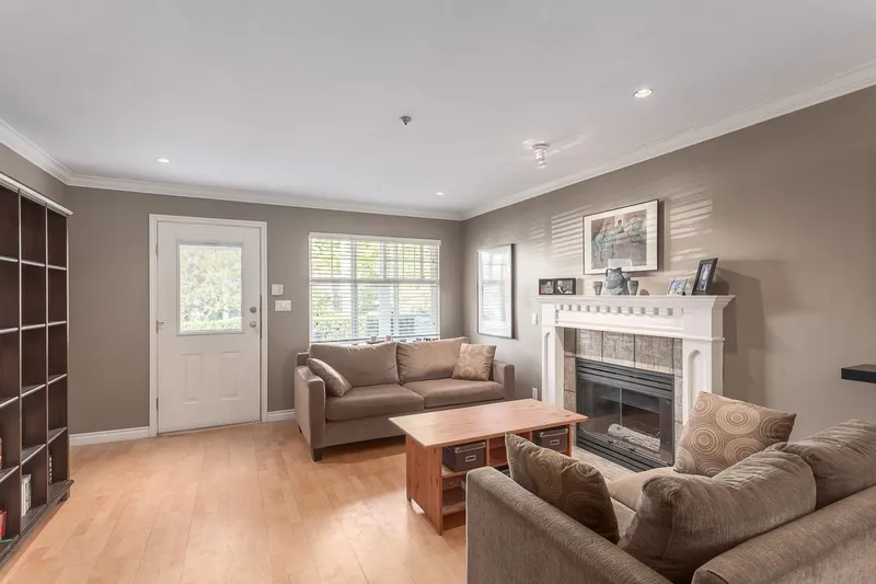 1732 KITCHENER STREET - photo 3 of 25