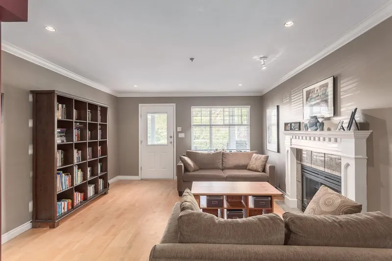 1732 KITCHENER STREET - photo 4 of 25