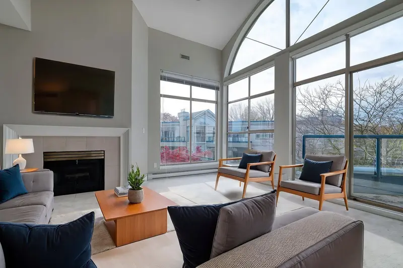 304 4753 W RIVER ROAD - photo 1 of 25