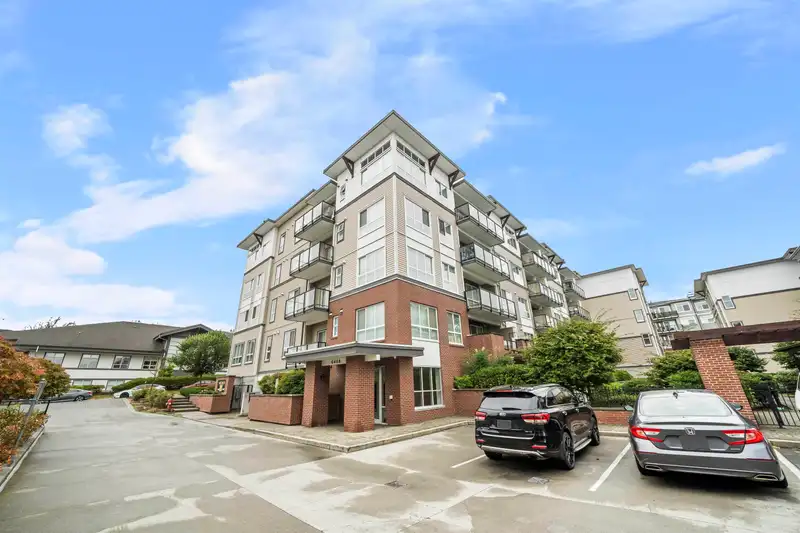 206 6468 195A STREET - photo 2 of 13