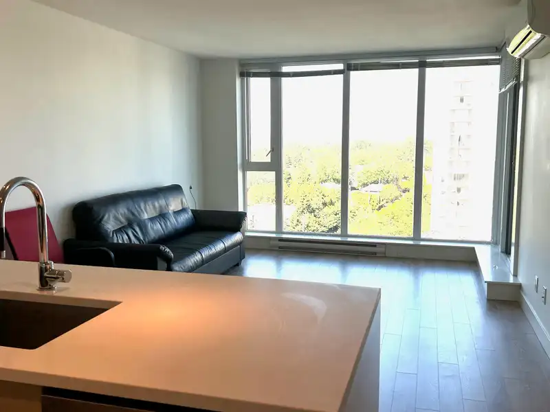 1601 8288 GRANVILLE AVENUE - photo 4 of 21