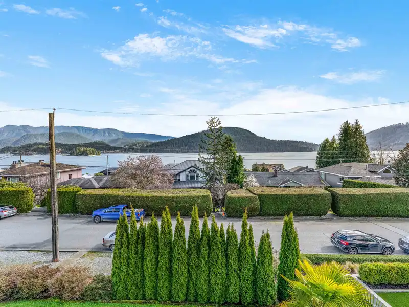 351 BEACHVIEW DRIVE - photo 1 of 31