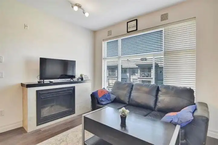 421 2343 ATKINS AVENUE - photo 2 of 19