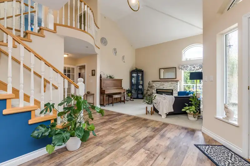 1316 OXFORD STREET - photo 3 of 40