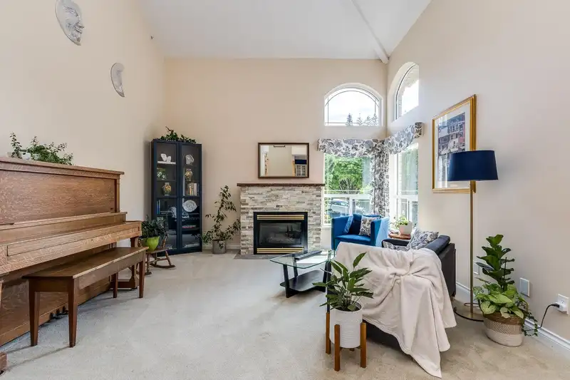 1316 OXFORD STREET - photo 4 of 40