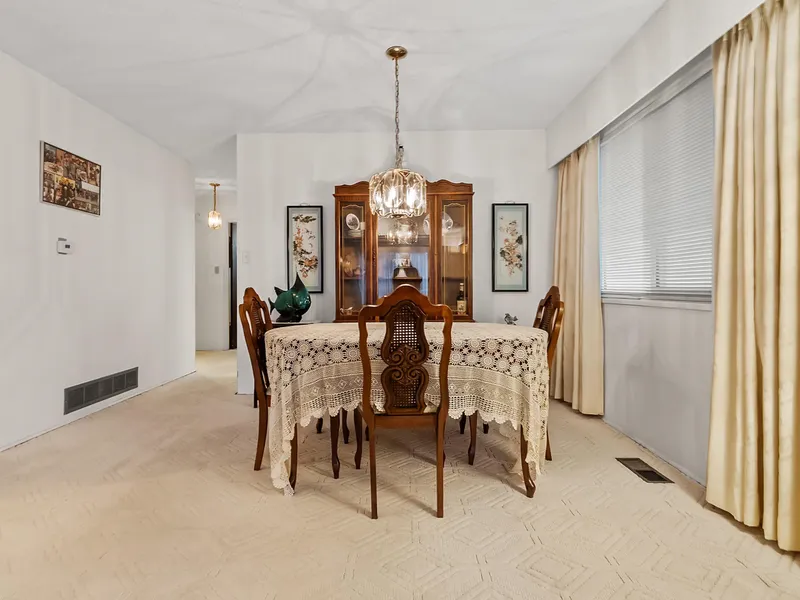 352 E 38TH AVENUE - photo 4 of 25