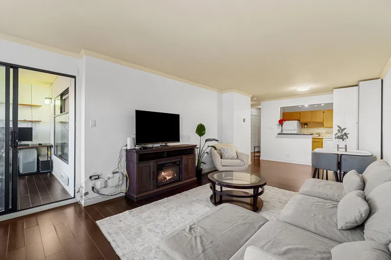 904 615 BELMONT STREET - photo 3 of 25