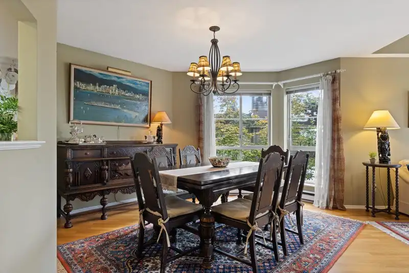 305 250 W 4TH STREET - photo 4 of 16