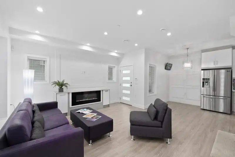 3133 GLEN DRIVE - photo 2 of 34