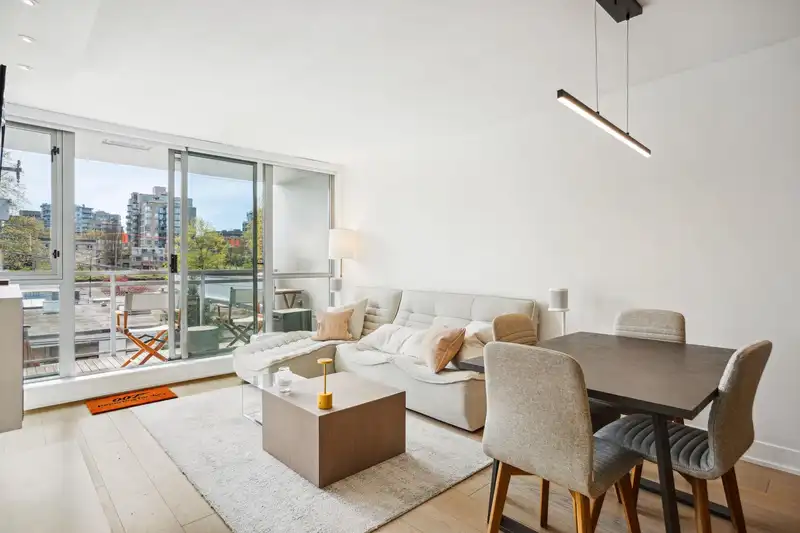 303 1680 WEST 4TH AVENUE - photo 2 of 26