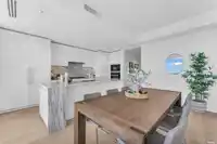 1106 1500 MARTIN STREET - thumbnail 7