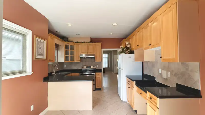 6060 CLINTON STREET - photo 4 of 28