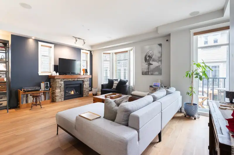 136 20738 84 AVENUE - photo 2 of 40