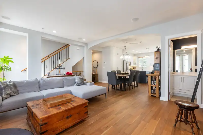 136 20738 84 AVENUE - photo 4 of 40