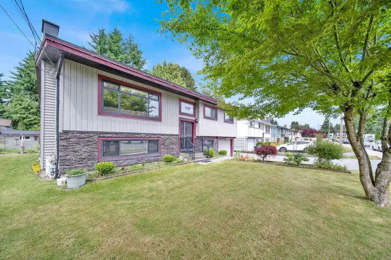 11507 87A AVENUE - photo 2 of 35