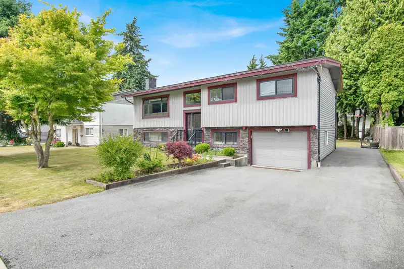 11507 87A AVENUE - photo 3 of 35