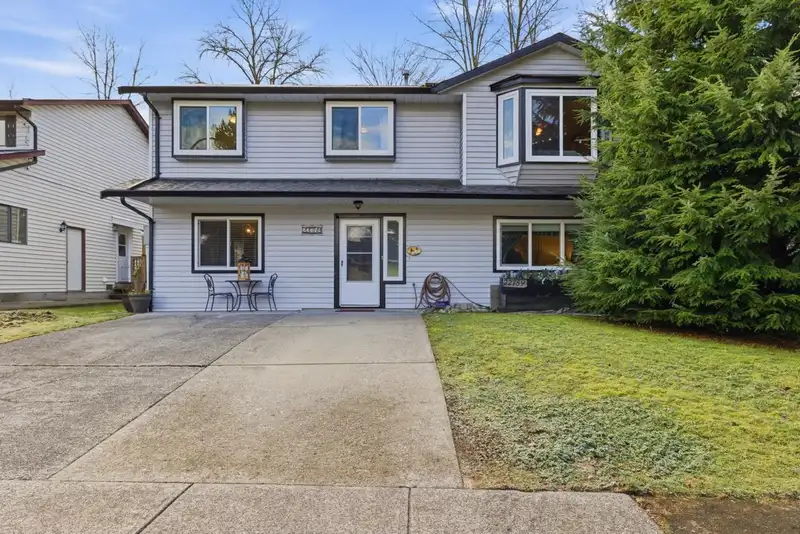 22759 BALABANIAN CIRCLE - photo 1 of 40