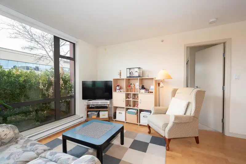 409 5933 COONEY ROAD - photo 4 of 36