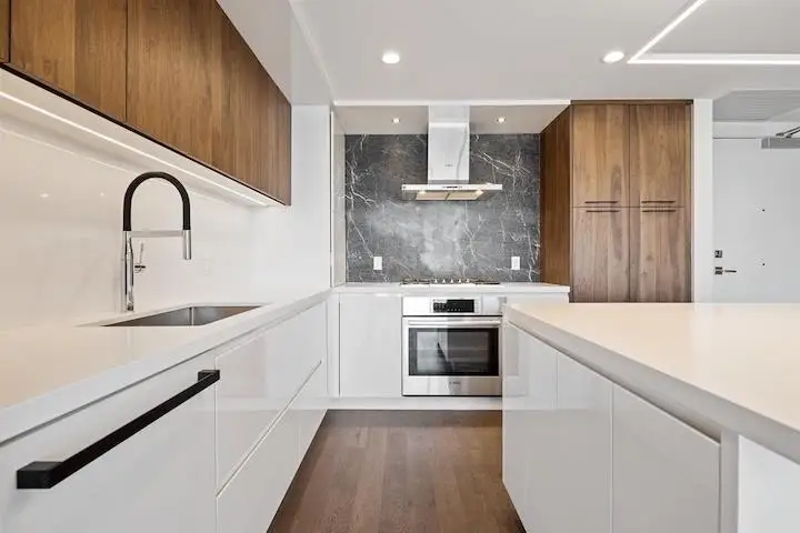 807 1526 FINLAY STREET - photo 2 of 21