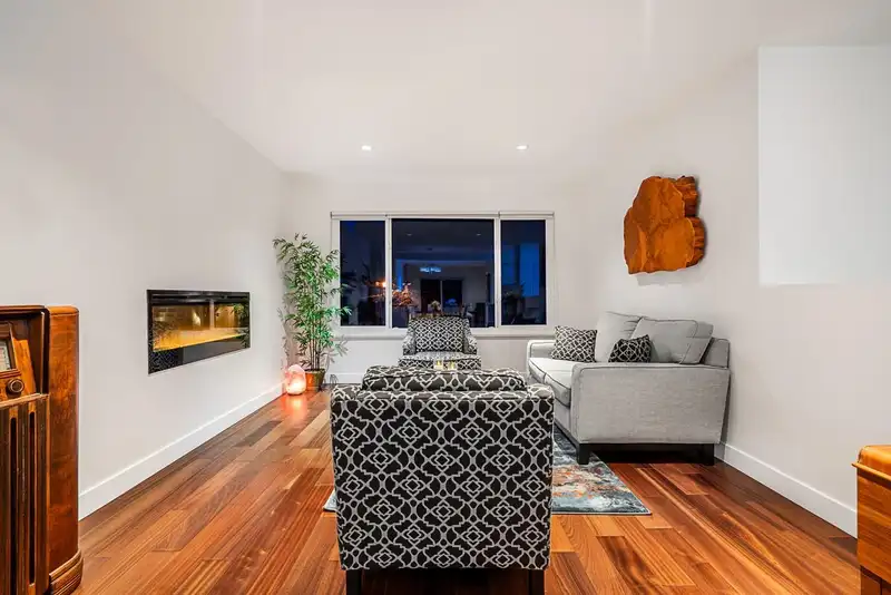 3343 MANNING CRESCENT - photo 4 of 31
