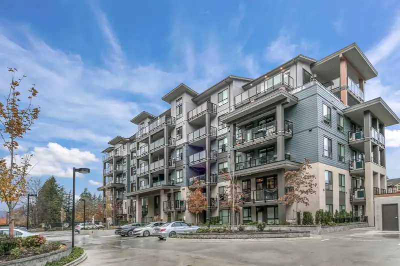 402 45497 CAMPUS DRIVE - photo 1 of 22