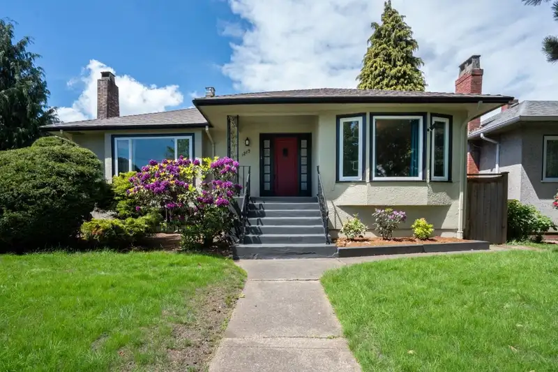 1219 LONDON STREET - photo 1 of 32