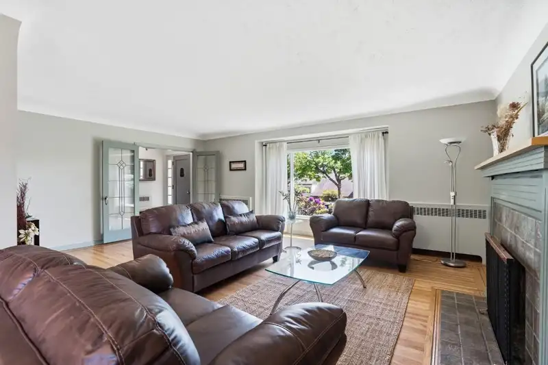 1219 LONDON STREET - photo 3 of 32