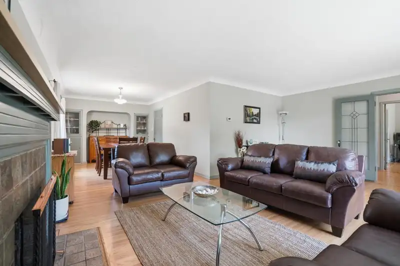 1219 LONDON STREET - photo 4 of 32