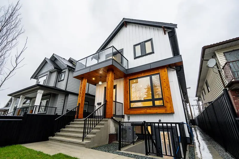 1 2753 NANAIMO STREET - photo 2 of 25