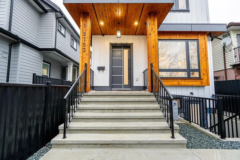 1 2753 NANAIMO STREET - photo 4 of 25