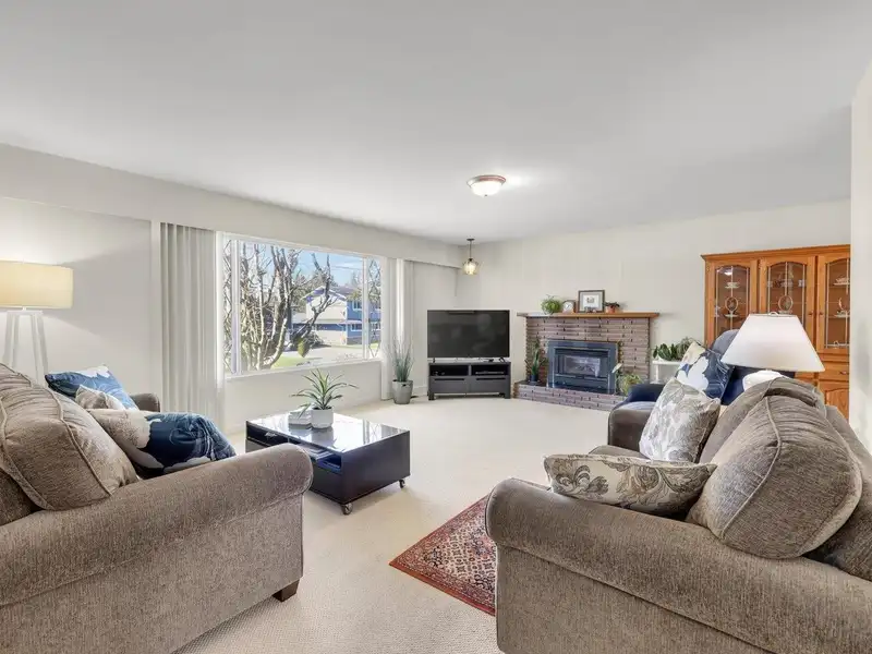 5090 59 STREET - photo 2 of 29