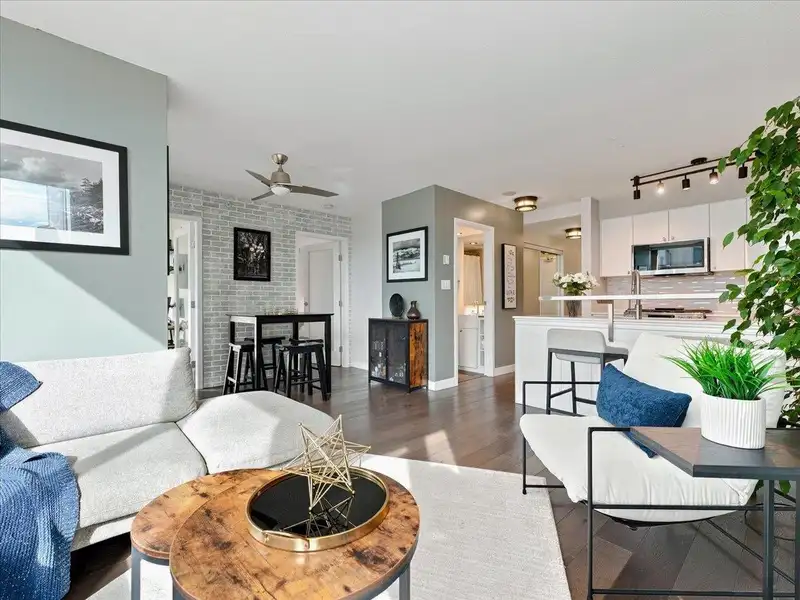 608 1495 RICHARDS STREET - photo 1 of 33