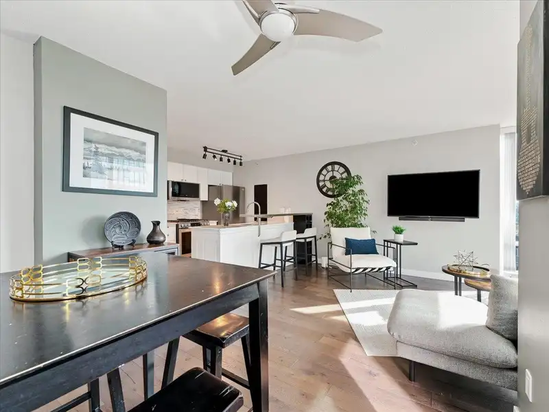 608 1495 RICHARDS STREET - photo 4 of 33