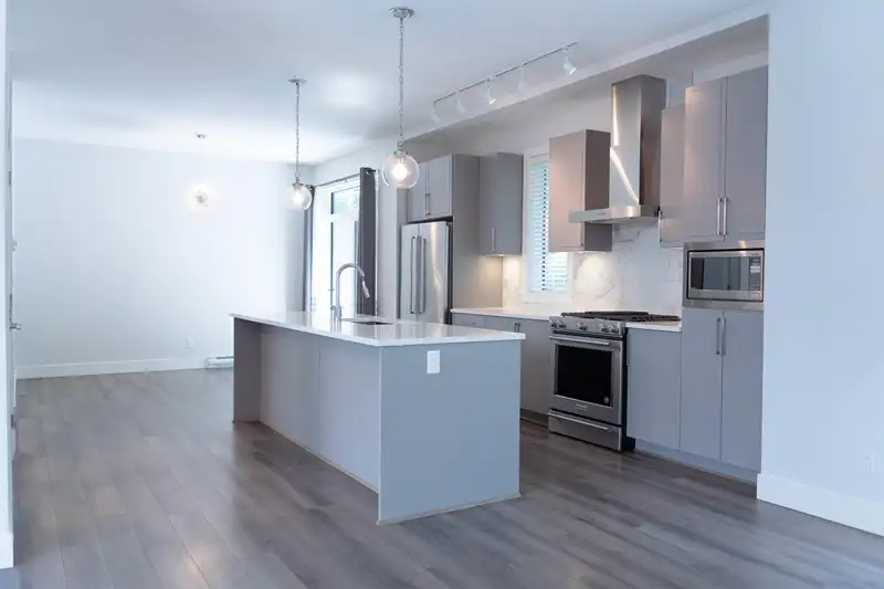 28 2999 151 STREET - photo 2 of 27