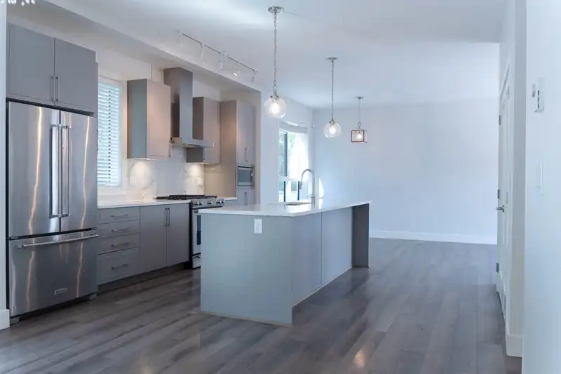 28 2999 151 STREET - photo 4 of 27