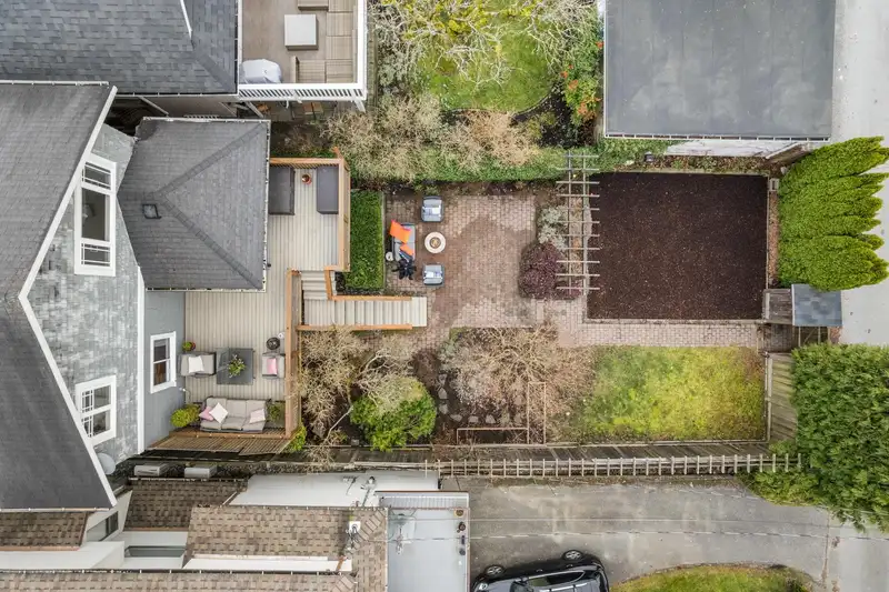 3550 W 31ST AVENUE - photo 2 of 37