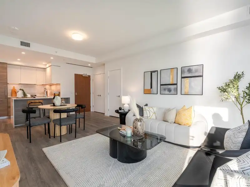 906 680 QUAYSIDE DRIVE - photo 3 of 33
