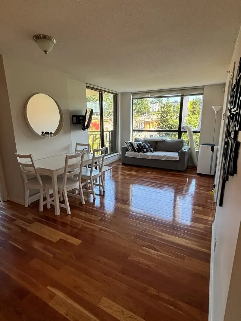 307 814 ROYAL AVENUE - photo 2 of 10